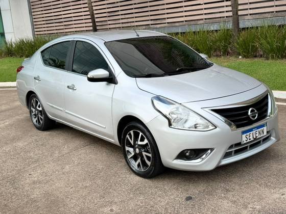 NISSAN VERSA 1.6 16V FLEXSTART UNIQUE 4P XTRONIC NISSAN VERSA 1.6 16V FLEXSTART UNIQUE 4P XTRONIC